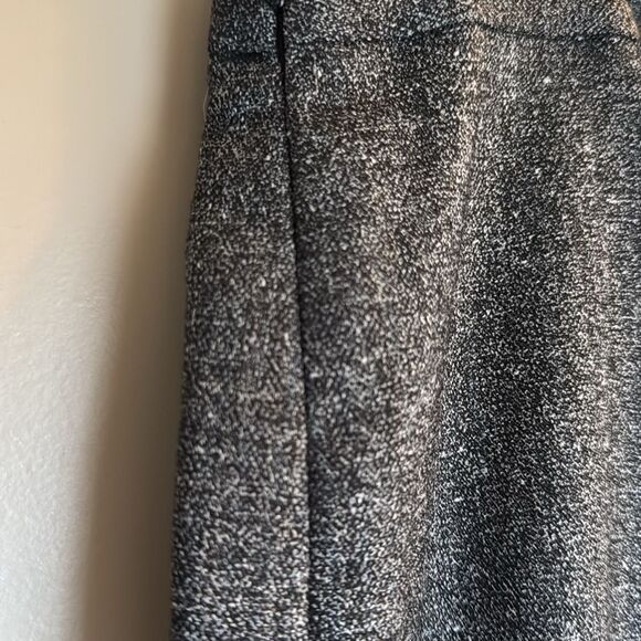 Vince Camuto grey tweed and black lace pencil skirt, Size 10, kick pleat. - Picture 4 of 5